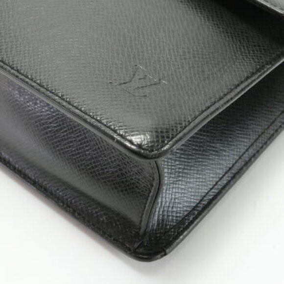 Louis Vuitton Taiga Selenga leather clutch Shoulder bag - Picture 9 of 12